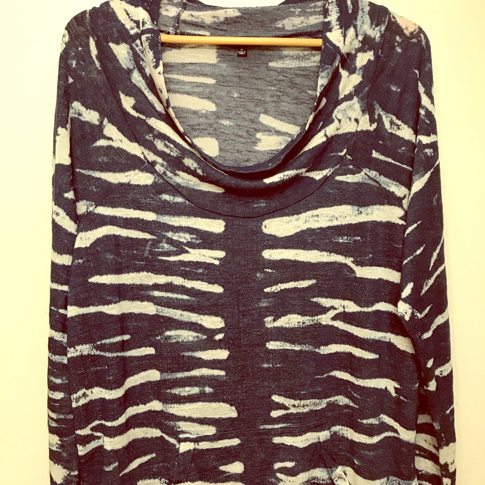 *3 for $12* Cowl neck w/ a kangaroo pocket, sz 1X